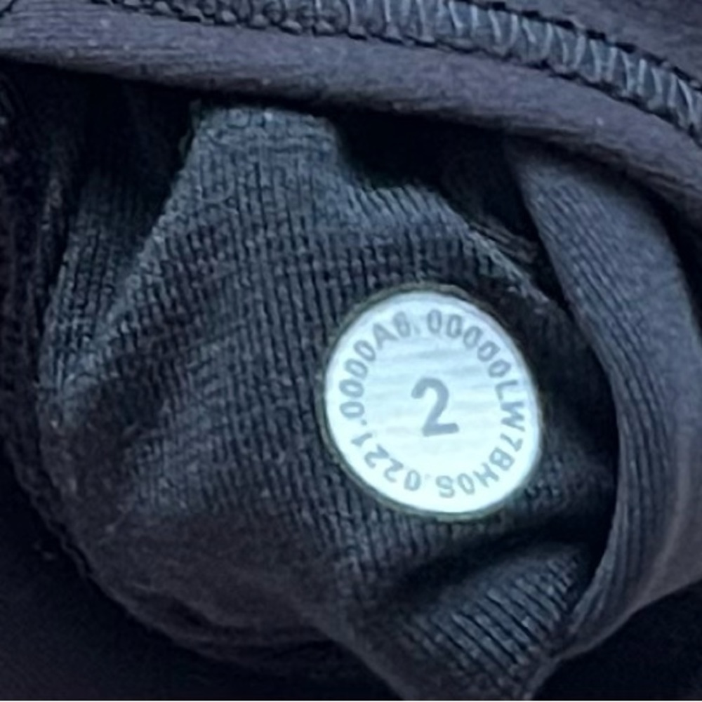 🌸🌸🌸SOLD🌸🌸🌸Lululemon Wunder Under Shorts 8” - Picture 4 of 4